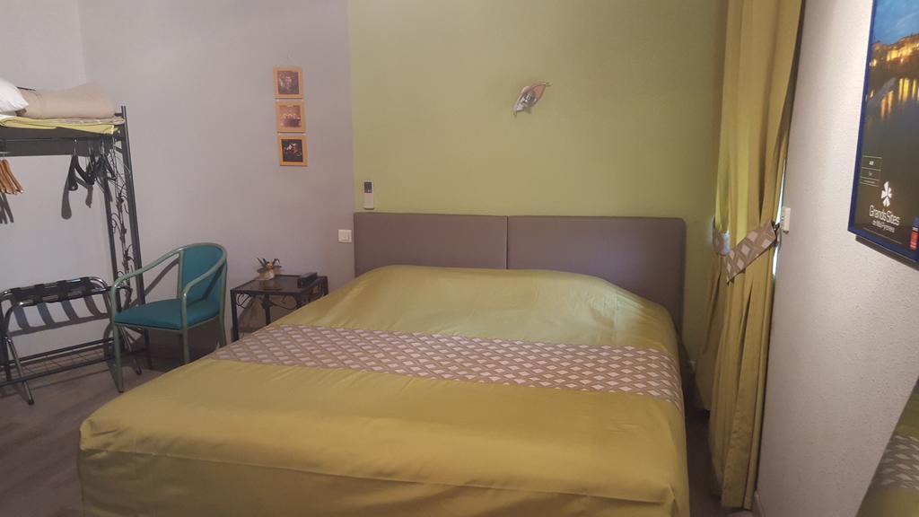 Hotel Le Gambetta Carmaux ภายนอก รูปภาพ