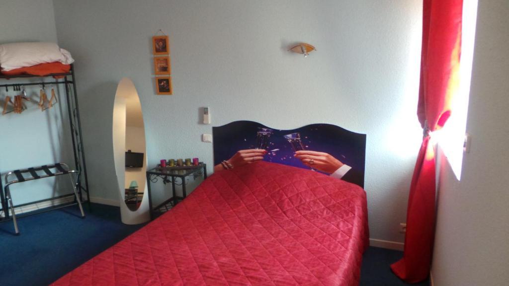 Hotel Le Gambetta Carmaux ภายนอก รูปภาพ